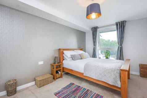 Bedroom 1 (Main)