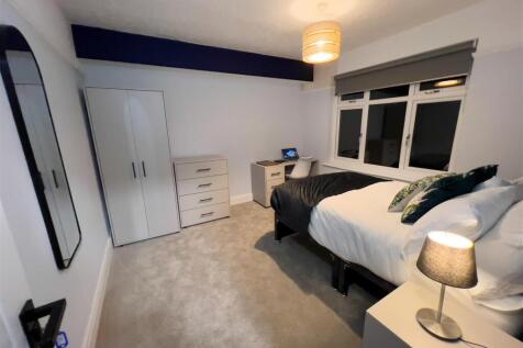 Bed 5.jpg