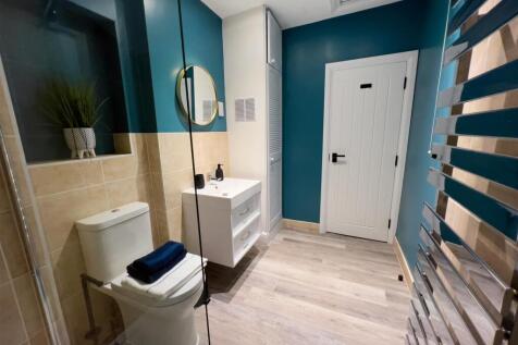 Room 5 - shower room.jpg