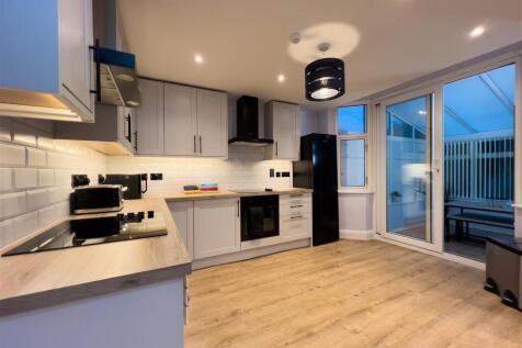 Kitchen 1.jpg