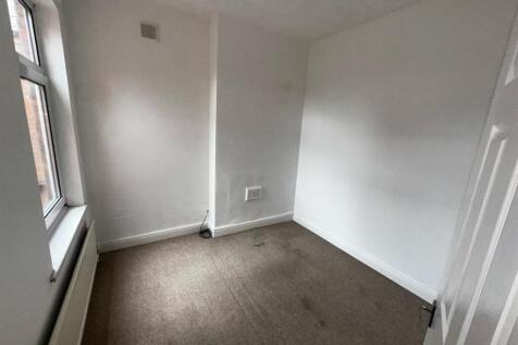 Bedroom 2.JPG