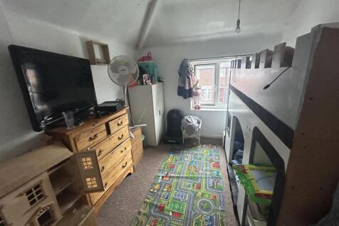 Front bedroom.jpg