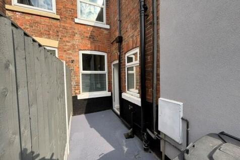 Rear yard area.jpg