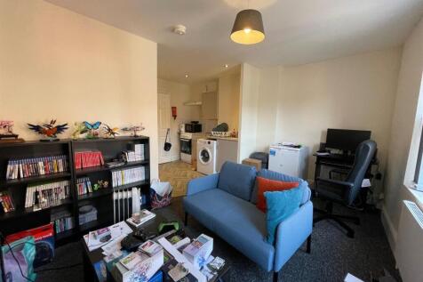 Flat 2 Lounge 1.2.jpg