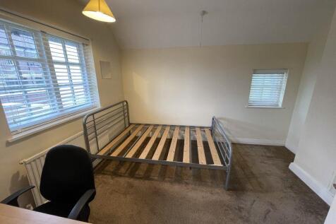 Bedroom 1.jpg