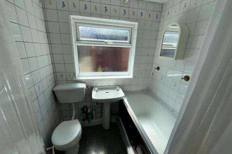 Bathroom.JPG