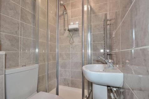 Studio 5 - Shower Room.jpg