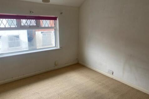 Bedroom 1.jpg