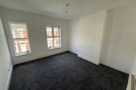 Bedroom 1.jpg