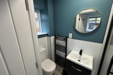 Room 3 - en-suite.jpg