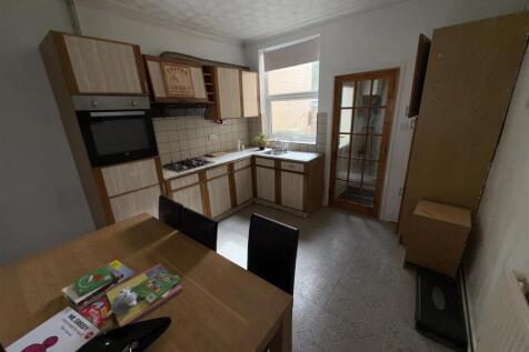 Kitchen 2.jpg