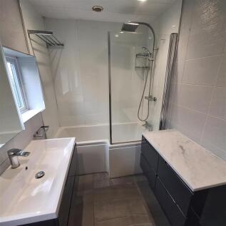 Bathroom (2).jpg