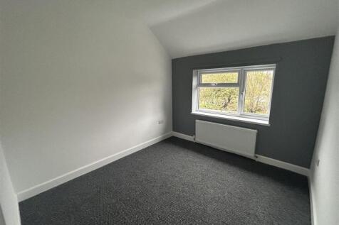 Small bedroom.jpg