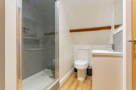 Room 6 - bedroom (5).jpeg