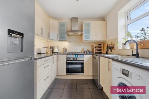 Fairlawn Close-9.jpg
