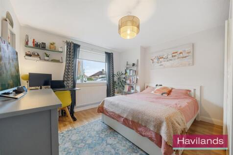 Fairlawn Close-3.jpg