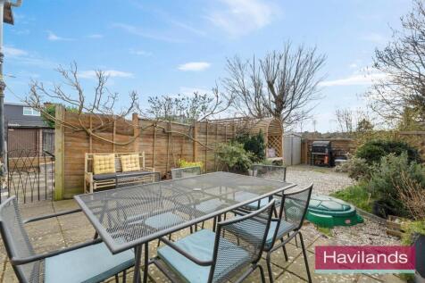 Fairlawn Close-11.jpg