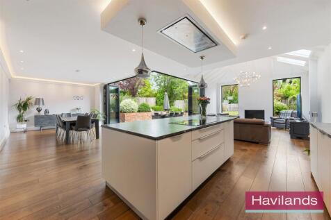Eversley Crescent-13.jpg