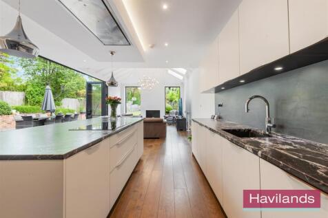 Eversley Crescent-12.jpg