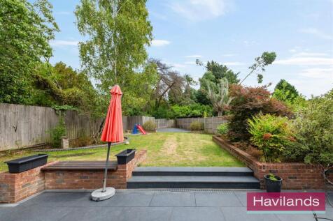 Eversley Crescent-17.jpg