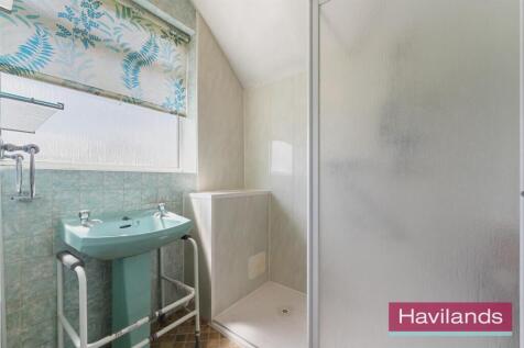 Rowantree Close-3.jpg