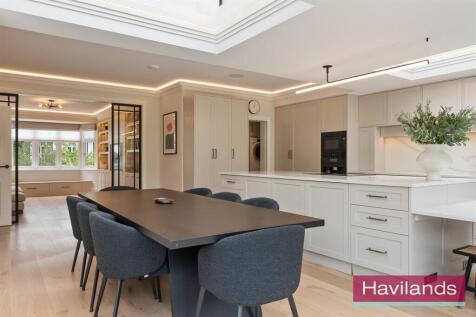 Eversley Crescent-23.jpg