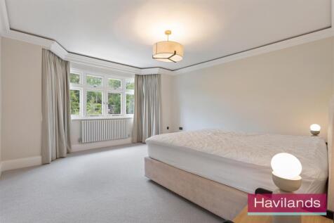 Eversley Crescent-13.jpg
