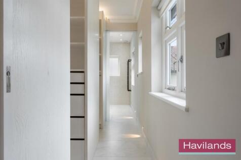 Eversley Crescent-14.jpg