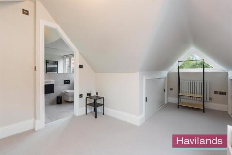 Eversley Crescent-7.jpg