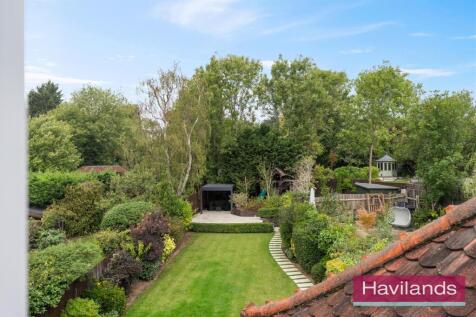 Eversley Crescent-8.jpg