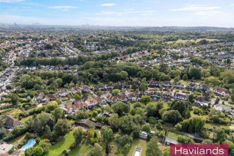 Eversley Crescent-6.jpg
