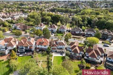 Eversley Crescent-4.jpg