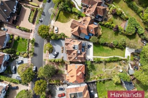 Eversley Crescent-3.jpg