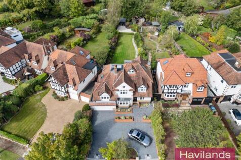 Eversley Crescent-1.jpg