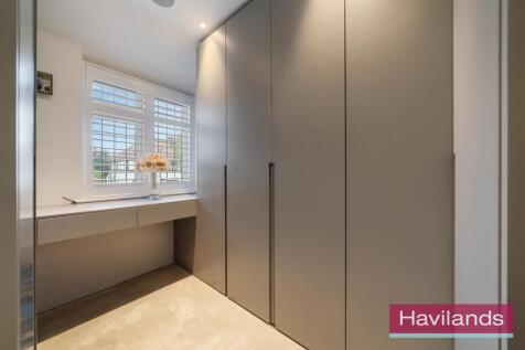 Broadfields Avenue-8.jpg