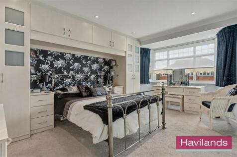 Lonsdale Drive EN2 7LH-10.jpg