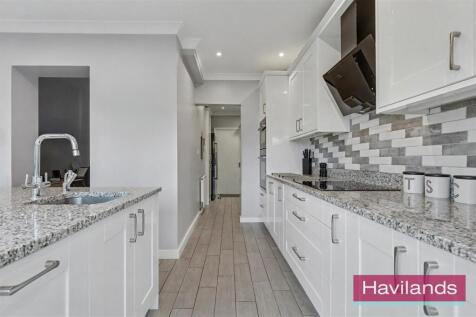 Lonsdale Drive EN2 7LH-11.jpg