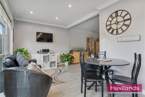 Lonsdale Drive EN2 7LH-14.jpg