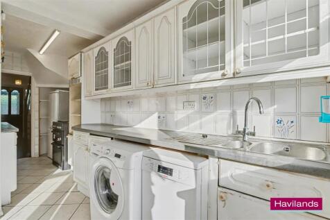 109 Dimsdale Drive EN1 1HD-10.jpg