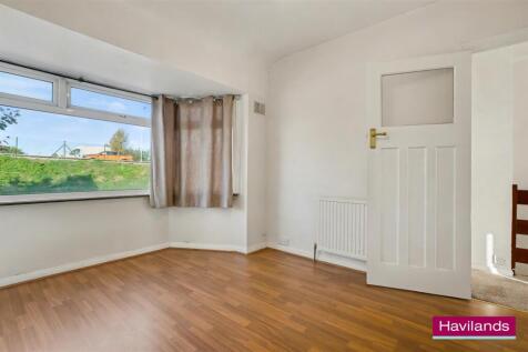 109 Dimsdale Drive EN1 1HD-8.jpg