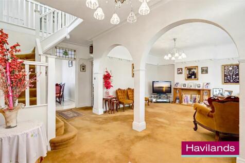 Woodland Way N21 3PY-14.jpg