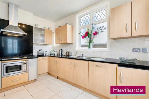 Woodland Way N21 3PY-5.jpg