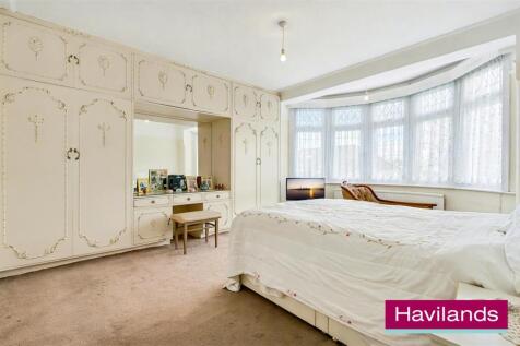 Woodland Way N21 3PY-9.jpg