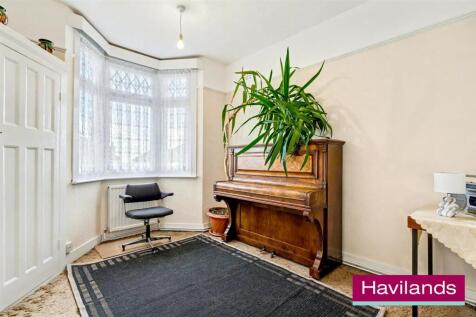 Woodland Way N21 3PY-11.jpg