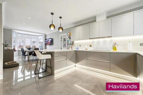 Cranleigh Gardens N21 1DR-21.jpg