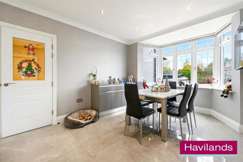 Cranleigh Gardens N21 1DR-5.jpg