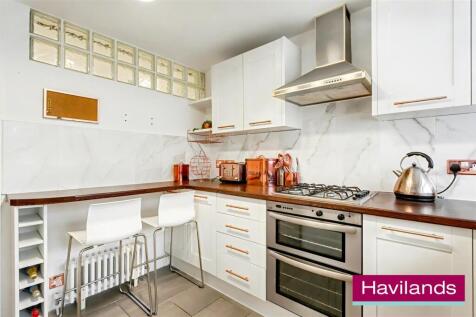 Hill House Close N21 1LG-8.jpg