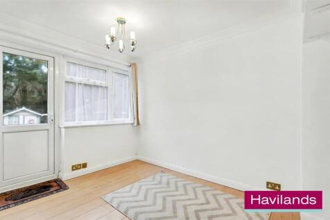 Hill House Close N21 1LG-6.jpg