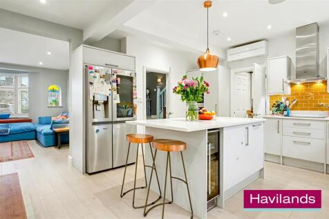 Hoodcote Gardens N21 2NE-22.jpg