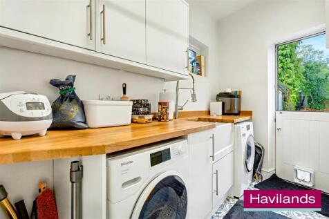 Hoodcote Gardens N21 2NE-10.jpg